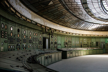 Circular industrial hall with glass dome ceiling and control panels - Kelenföld Power Plant © monika.kurucz