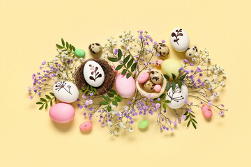 Naklejka premium Easter eggs with beautiful gypsophila flowers and leaves on beige background