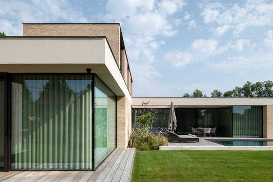 minimalist villa