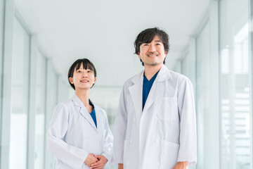 Fototapeta premium Male and female doctors, physicians, medical professionals, doctors, pharmacists, scientists and researchers in hospital corridors