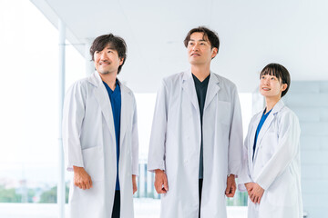 Fototapeta premium Male and female doctors, physicians, medical professionals, doctors, pharmacists, scientists and researchers in hospital corridors