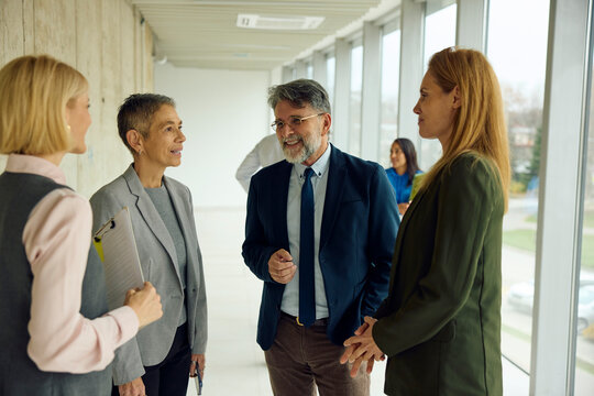 Colleagues talking in the hallway
