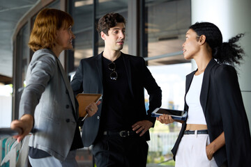 Fototapeta premium Business colleagues engage in a thoughtful discussion in a modern office setting