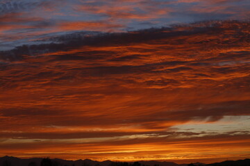 夕焼けに染まる空