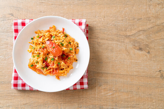 Stir-fried tomatoes with egg or Scrambled eggs with tomatoes