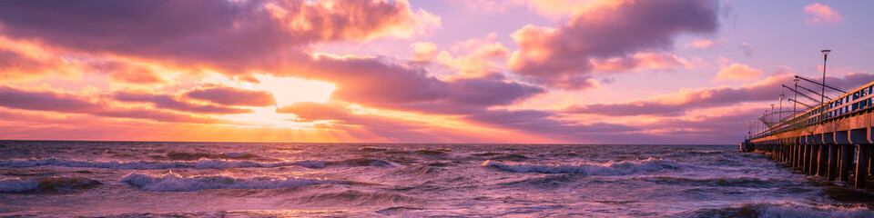 Fototapeta premium Sunset over sea