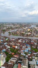 Obraz premium Aerial view shows Banjarmasin city with buildings and martapura rivers