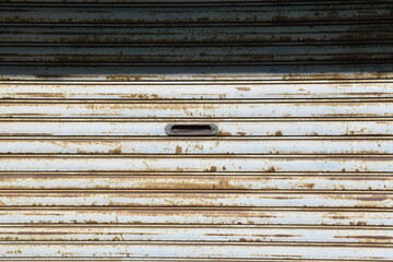 古いシャッター扉