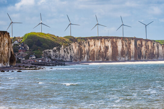 Eoliennes sur la falaise