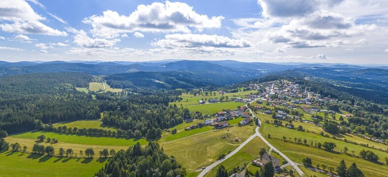 Die Grenzregion zu Tschechien rund um das Langlauf-Zentrum Finsterau im Bayerischen Wald von oben