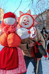 Obraz premium Celebration of traditional Maslenitsa with mummers