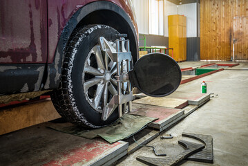 Car wheel indoors service maintenance repair wheel center against laser sensor equipment diagnostics and 3d wheel alignment
