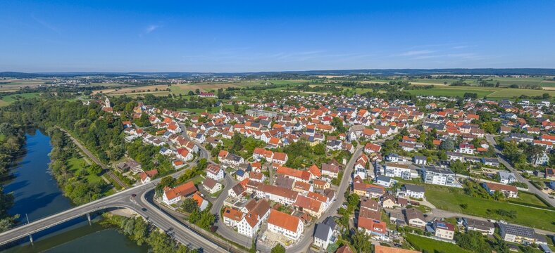 Ausblick auf das w&uuml;rttembergische Donautal rund um die Gemeinde Rottenacker s&uuml;dwestlich von Ehingen