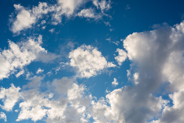 Obraz premium Dramatic Cloudscape Over Bright Blue Summer Sky