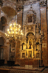 Obraz premium Golden Altar with Hanging Lamps and Lights August 2024 Illuminated Retablo