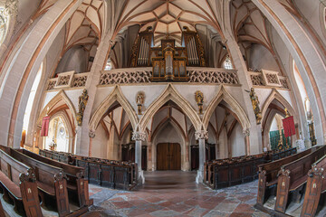 Fototapeta premium BRAUNAU AM INN, AUSTRIA: Baroque interior of St Stephen's Church, (Stadtpfarrkirche St. Stephan). Gothic church from the 15th century, was built from 1439 to 1466, with a 87 m tower.