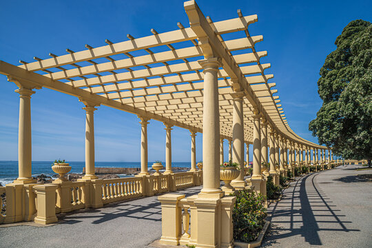 Pergola da Nevogilde or Pergola da Foz, a pergola with balustrade built in 1930 by A. E. Baganha, located between Praia da Luz and the gardens of Avenida de Montevideo in the city of Porto, Portugal. 