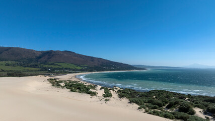 Obraz premium vista de la bonita playa virgen de Valdevaqueros en el municipio de Tarifa, Andalucía