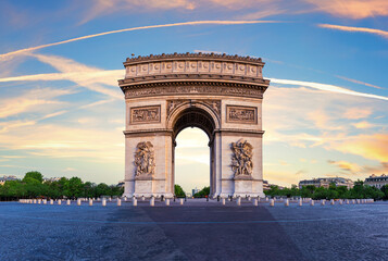 Fototapeta premium Beautiful sunset view of Triumphal Arch in Paris, France