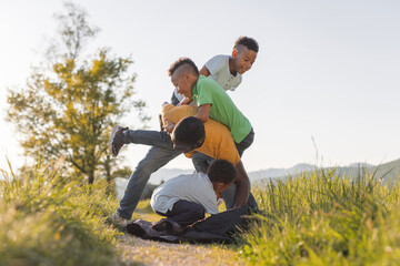 Naklejka premium Children engage in fun activities with their father in the outdoors during sunset. Laughter fills the air as they bond together.