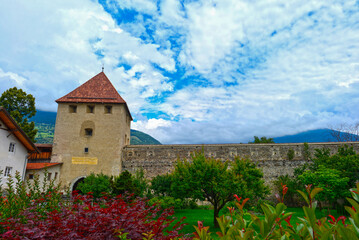 Das Schludernser Torturm in Glurns, Südtirol © Ilhan Balta