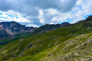 Fototapeta premium Blick auf die Ademello-Gruppe vom Gaviapass (Passo del Gavia) in der italienischen Lombardei