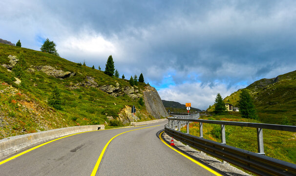Strada Statale 301 del Foscagno (SS 301) am Foscagnopass in Richtung Livigno, Italien 