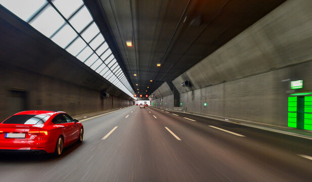 L&auml;rmschutzeinhausung Goldbach/H&ouml;sbach, Tunnelkonstruktion an der A3 Fahrtrichtung Frankfurt 