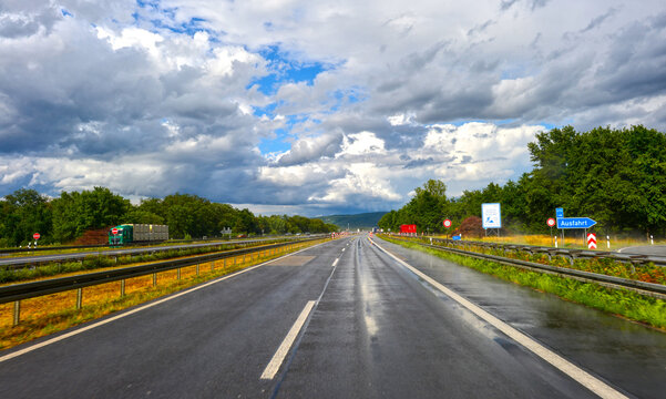A45 in Fahrtrichtung Norden vor Ausfahrt Kleinostheim