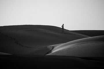 spacer po pustyni © Stanisaw