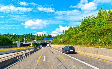 Fototapeta premium A81 in Fahrtrichtung Süden vor dem Engelbergtunnel in Baden-Württemberg