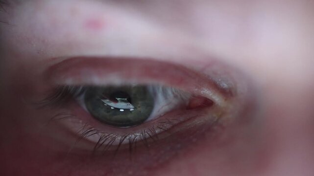 Social media captures attention very strongly the reflection in the eye shows how nonstop scrolling and fast content pull the mind into a focused loop impossible to break