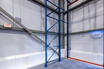 Steel frame supporting cold storage warehouse insulation walls