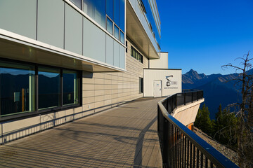 Obraz premium Observation platform on the upper terminal of the Banff Gondola cable car on Sulphur Mountain in Banff National Park, Alberta, Canada