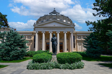 Fototapeta premium Park view on Romanian Athenaeum - a concert hall in the center of Bucharest 