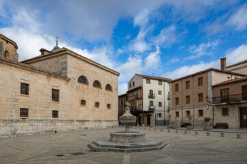 Fototapeta premium Burgo de osma town square with fountain and traditional architecture