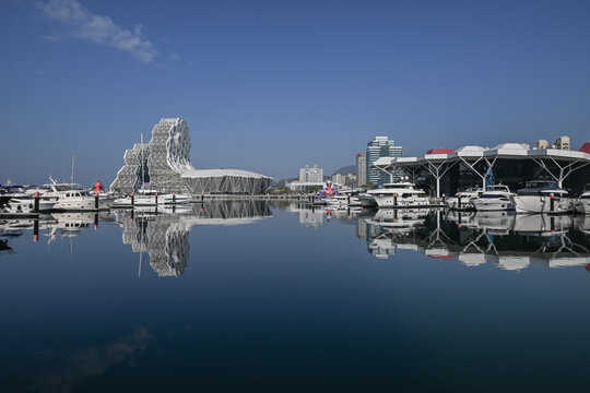 Kaohsiung, Taiwan, February 16, 2026: Landscape View Of Beautiful Harbor With Japanese Anime Figure Ultraman During Lantern Festival, Kaohsiung Wonderland, Yancheng