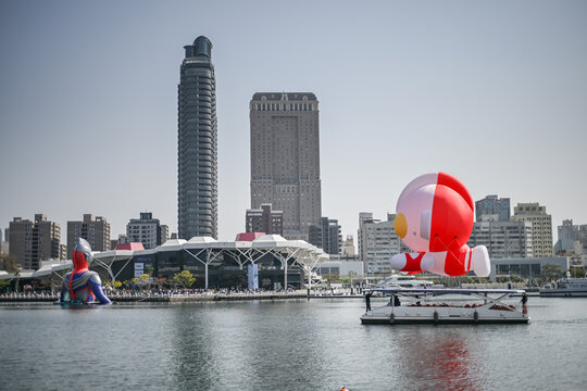 Kaohsiung, Taiwan, February 16, 2026: Landscape View Of Beautiful Harbor With Japanese Anime Figure Ultraman During Lantern Festival, Kaohsiung Wonderland, Yancheng