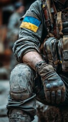Obraz premium Ukrainian soldier with tactical gear and flag during military activity in operational setting