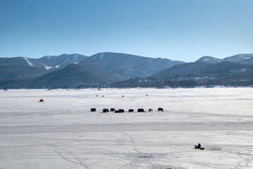 氷結した桧原湖