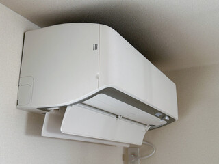 壁掛け型ルームエアコンの吹き出し口(ルーバー)