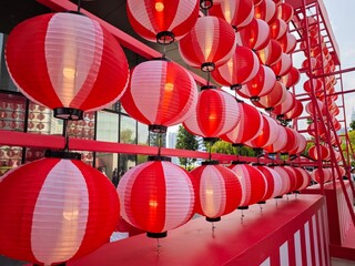 red chinese lanterns