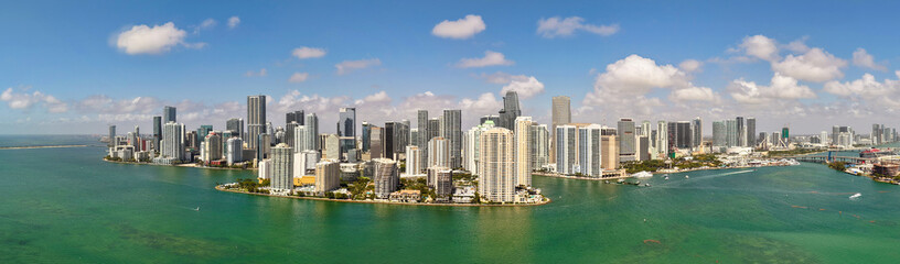 Fototapeta premium Panoramic view of Miami skyline. Panoramic cityscape of Brickell Miami. Skyscrapers of Brickell. Panoramic view of the Miami financial district. Panoramic aerial of Brickell in Miami Beach.