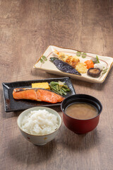 焼いた鮭の朝ごはん