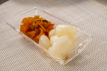 新鮮ならっきょうの酢漬け 伝統的な日本の漬物 保存食と健康食品のイメージ 