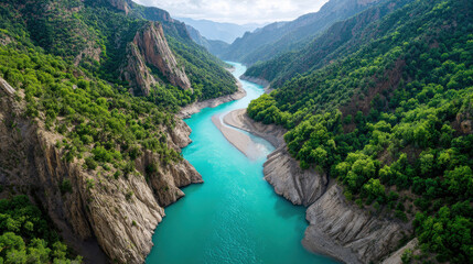 Obraz premium Stunning View of Turquoise River Carving Through Deep Canyon Landscape