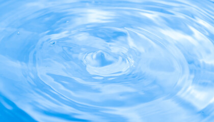 美しい水面の波紋の模様	