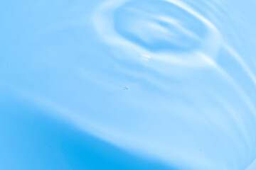 美しい水面の波紋の模様	