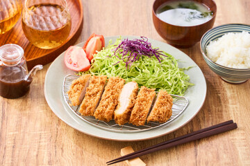 ロースとんかつ定食