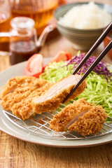 ロースとんかつ定食